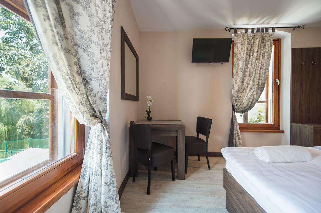 Pri Mostu Hotel